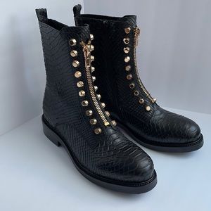 NWOB Jeffrey Campbell black BOOTIE with zipper